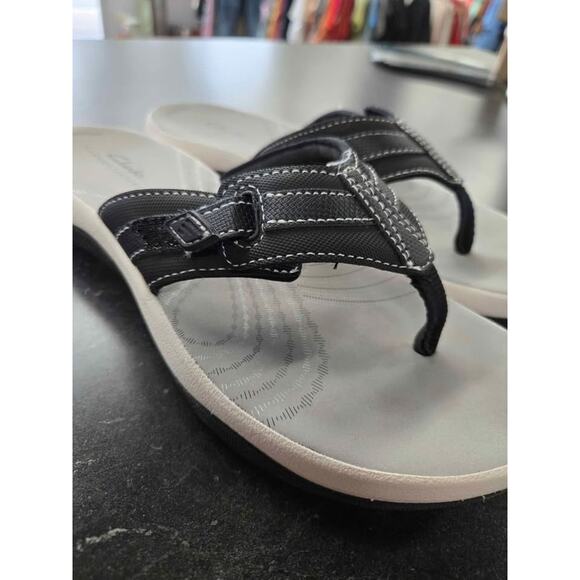 Clarks Cloudsteppers Women's 7 Black Gray Flip Flop Thong Sandals Comfort - Picture 4 of 5